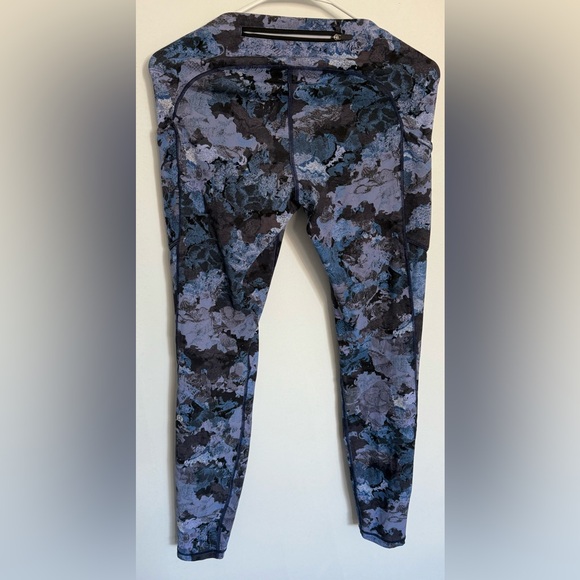 LULULEMON Speed Up Tight Full-On Luxtreme 28" Blue/Purple Screen Camo
Multi 8 - Picture 3 of 8